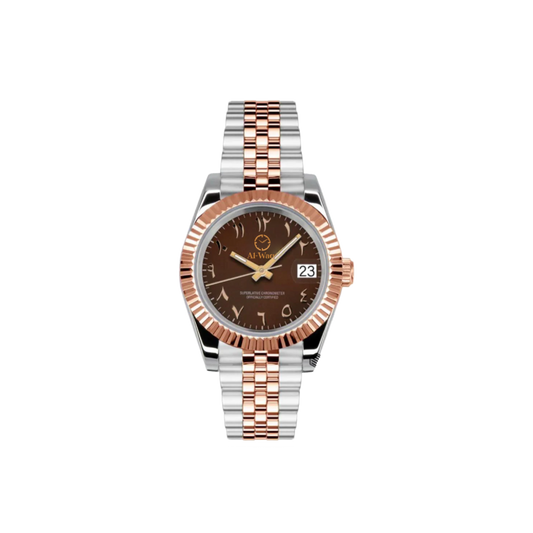Montre avec bracelet argenté et doré, des couleurs luxueuses. Le cadran run avec les chiffres arabes (arabic dial) en doré rappellent les aiguilles aussi dorées. Le logo de la marque au milieu du cadran est aussi facile a remarquer.