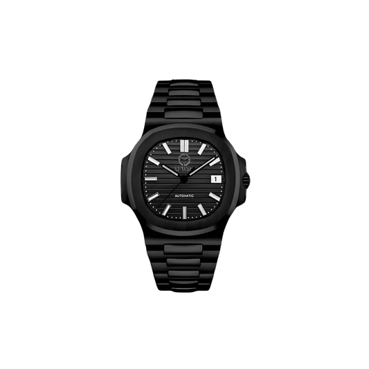 Montre avec bracelet noir et cadran noir et aiguilles blanches et petit hublot pour voir les dates.