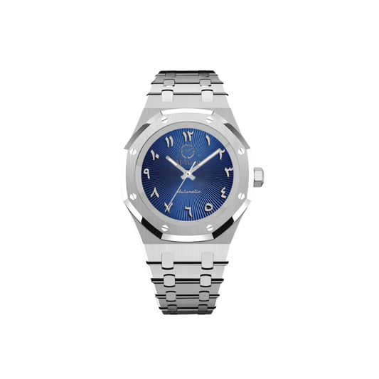 Montre avec bracelet argenté, cadran bleu, chiffres arabes et aiguilles argentées.
