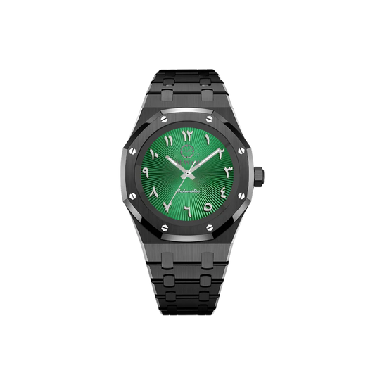 Montre avec bracelet noir et cadran vert et aiguilles argentés et chiffres arabes.