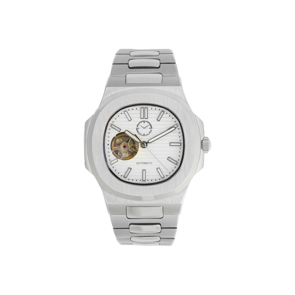 Montre avec bracelet argenté blanc, un cadran blanc, aiguilles blanches, logo de la marque Al-Waqt et un trou à gauche du centre pour laisser paraitre une partie du mouvement.