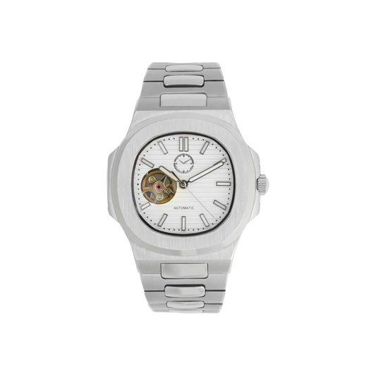 Montre avec bracelet argenté blanc, un cadran blanc, aiguilles blanches, logo de la marque Al-Waqt et un trou à gauche du centre pour laisser paraitre une partie du mouvement.