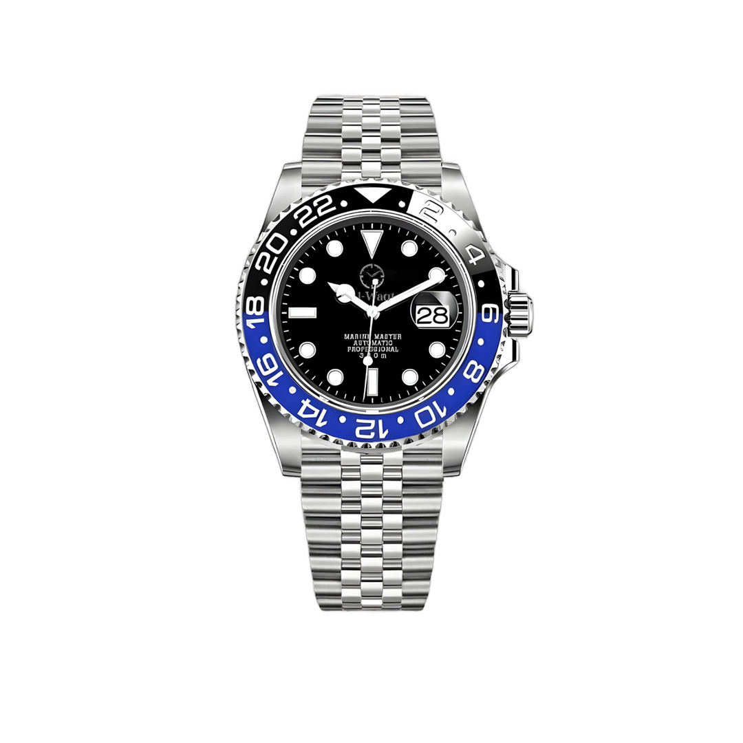 Une montre avec bracelet argenté et cadran noir avec petits détails argentés. Et un boitier noir et bleu.